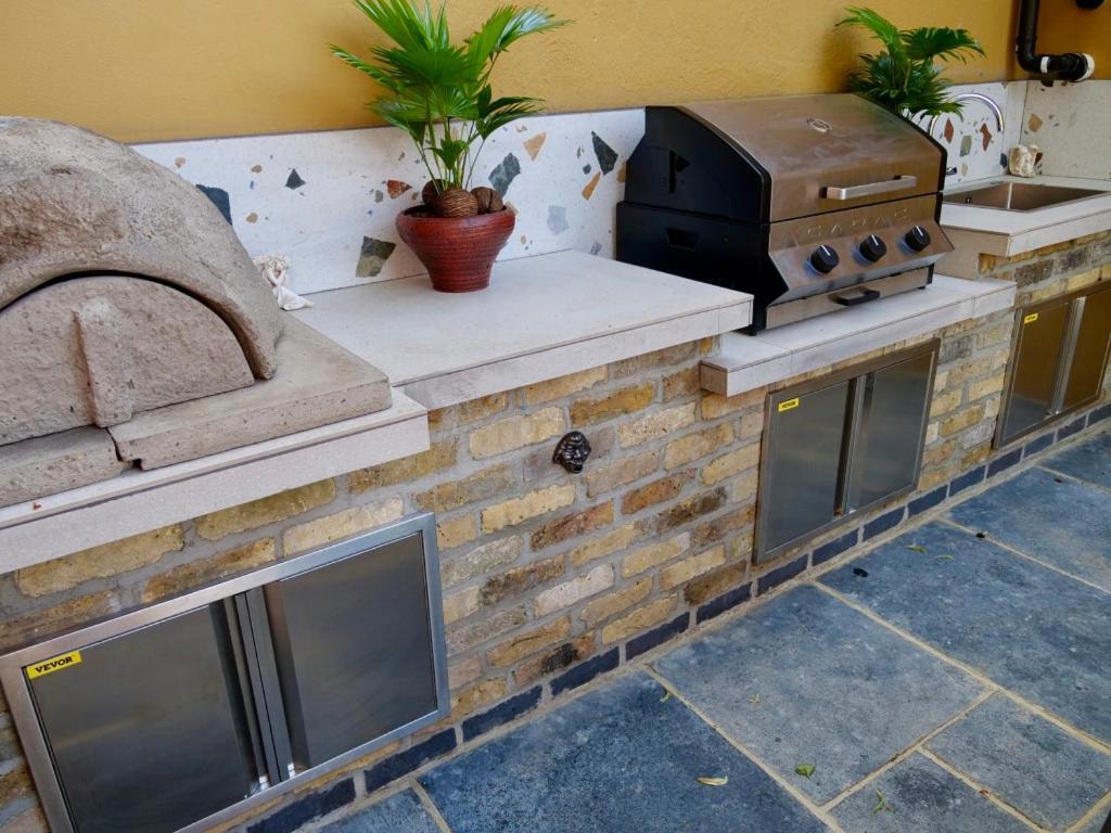 Huge Deluxe 600 Year Old Essex Manor, Hot Tub, Cinema Room, Sky Tv Saffron Walden Εξωτερικό φωτογραφία