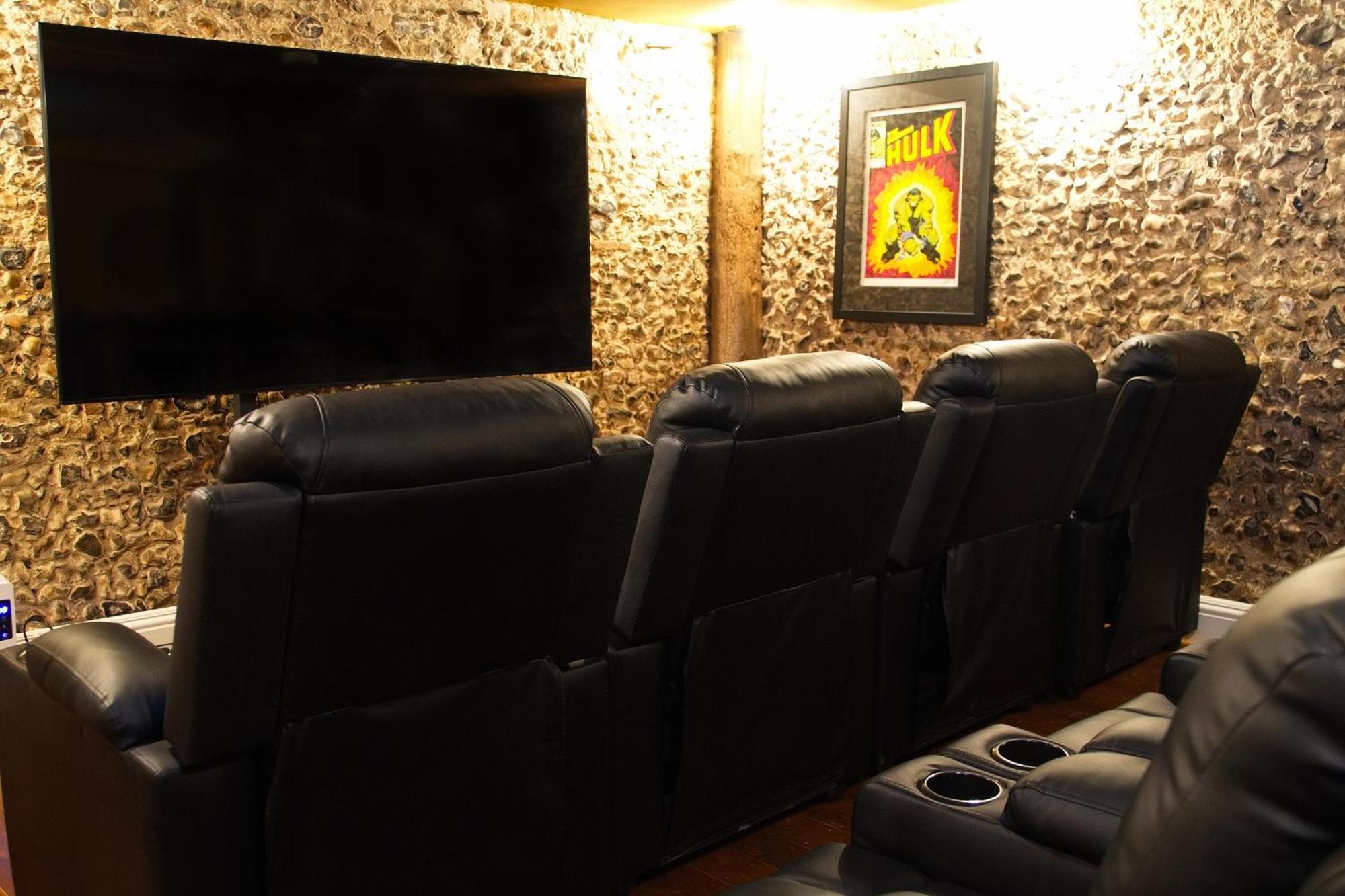 Huge Deluxe 600 Year Old Essex Manor, Hot Tub, Cinema Room, Sky Tv Saffron Walden Εξωτερικό φωτογραφία
