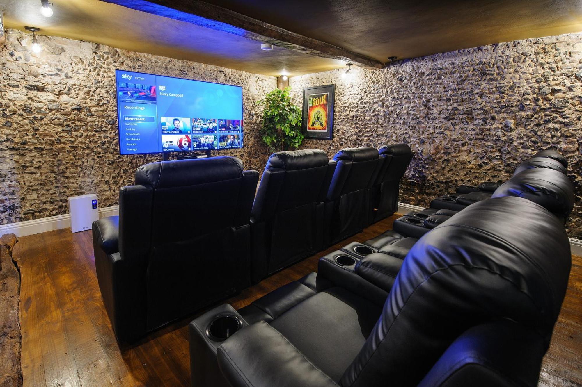 Huge Deluxe 600 Year Old Essex Manor, Hot Tub, Cinema Room, Sky Tv Saffron Walden Εξωτερικό φωτογραφία